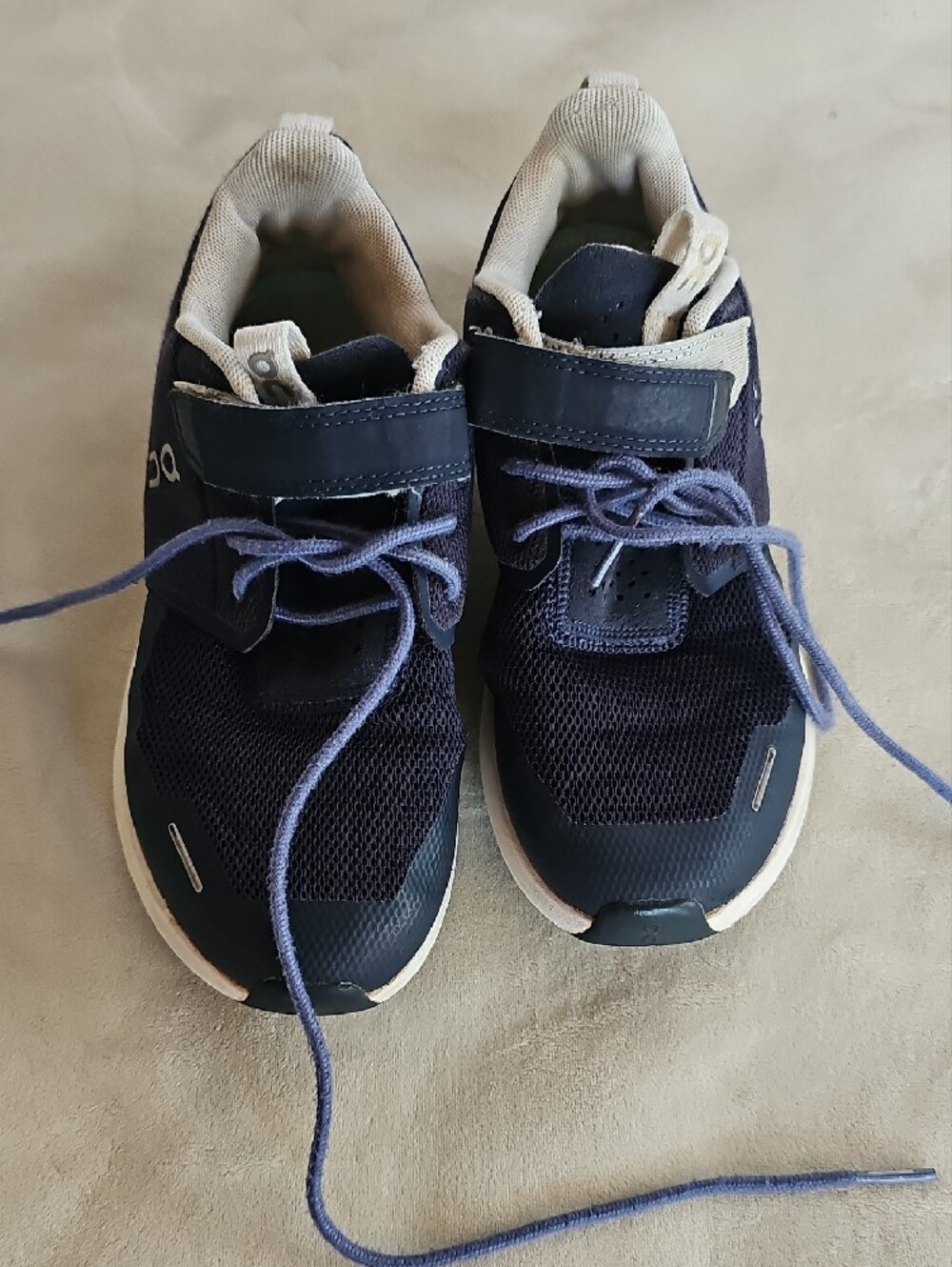 On Running Kid's Athletic Shoes in Navy with Cream Sole - Picture 3 of 7